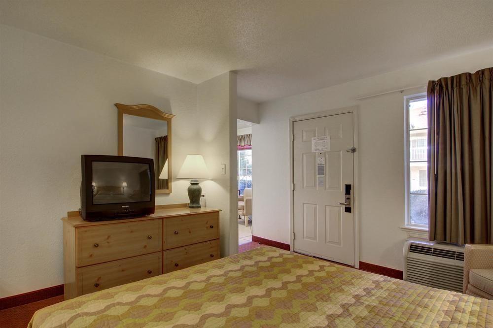 Atlanta Hotel Розуел Екстериор снимка