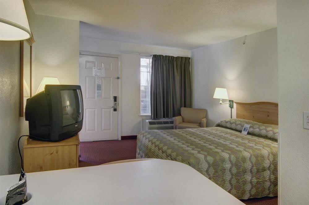 Atlanta Hotel Розуел Екстериор снимка